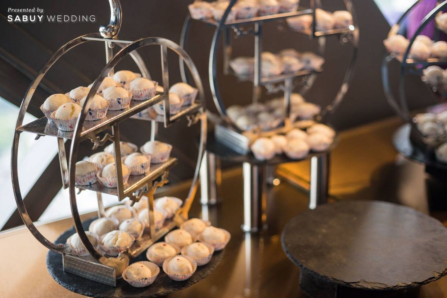 ขนมหวาน รีวิวงานแต่งหมั้นจีนตามขนบ แต่ครบสูตรความสวยด้วยวิวสถานที่แต่งงานแบบ Rooftop @Banyan Tree Bangkok
