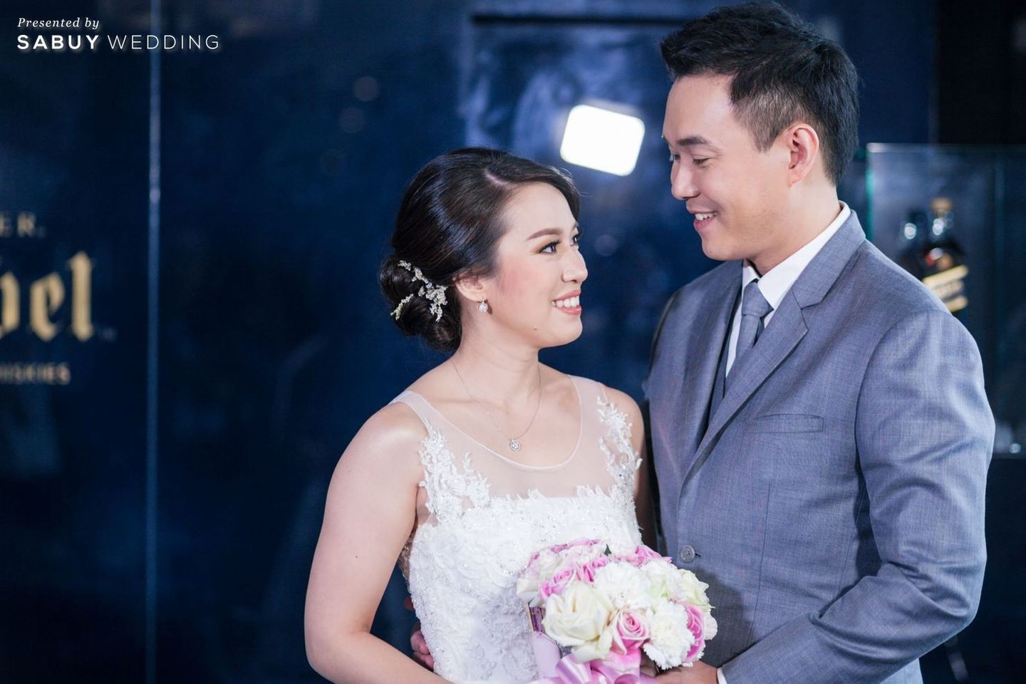 ชุดหมั้น,งานหมั้น,บ่าวสาว,รูปงานหมั้น,ช่อดอกไม้ รีวิวงานแต่งหมั้นจีนตามขนบ แต่ครบสูตรความสวยด้วยวิวสถานที่แต่งงานแบบ Rooftop @Banyan Tree Bangkok