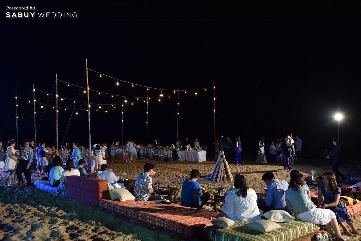อาฟเตอร์ปาร์ตี้,long-table,งานแต่งริมทะเล,งานแต่ง outdoor รีวิวงานแต่งริมทะเลสุดแซ่บ ไม่เคร่งพิธี เน้นอาฟเตอร์ปาร์ตี้มันส์ๆ @Villa Maroc