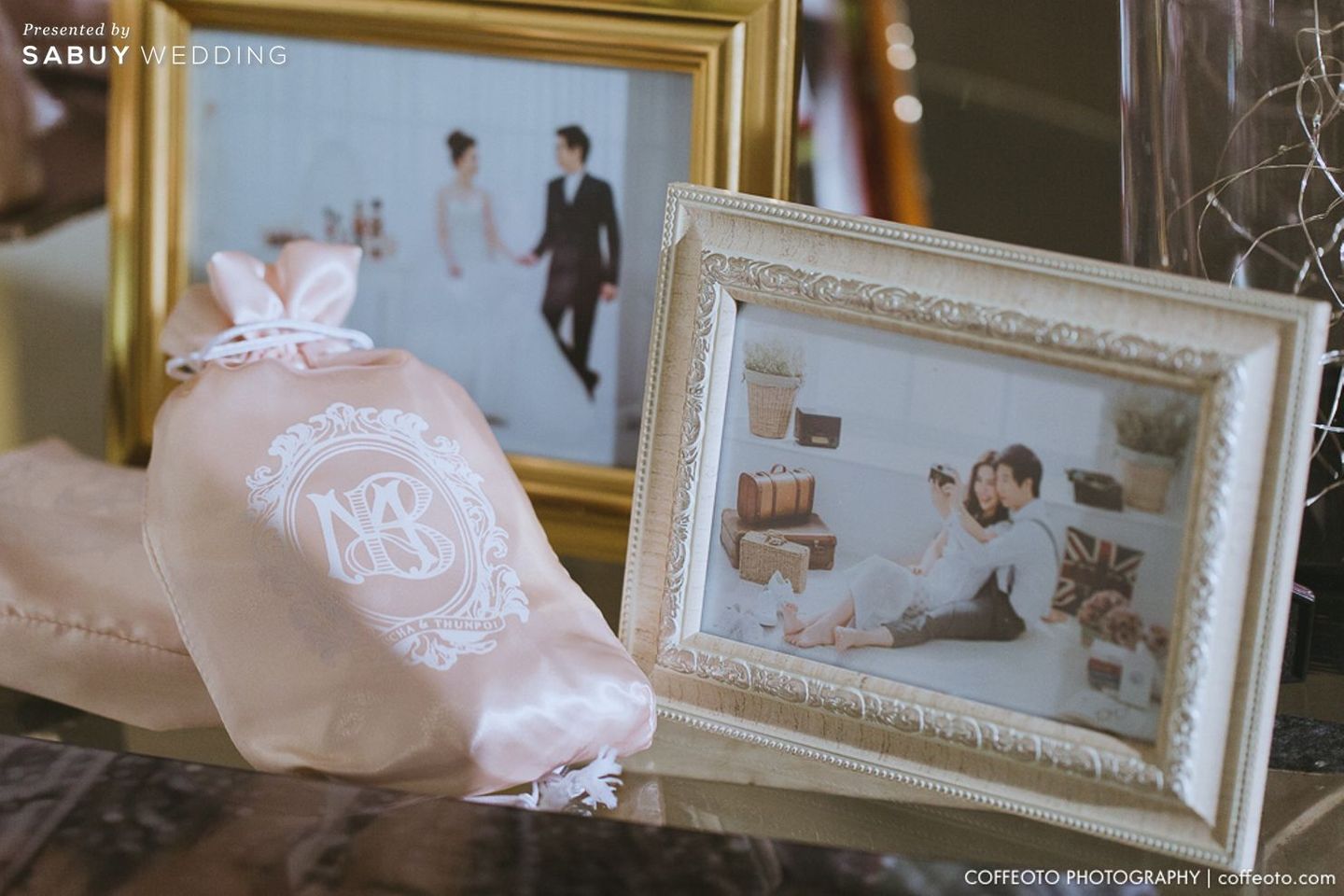 photo-booth,ของชำร่วยงานแต่ง รีวิวงานแต่งธีม Villa Wing โบยบินไปกับความรัก ท่ามกลางดอกไม้แสนหวาน @The St. Regis Bangkok