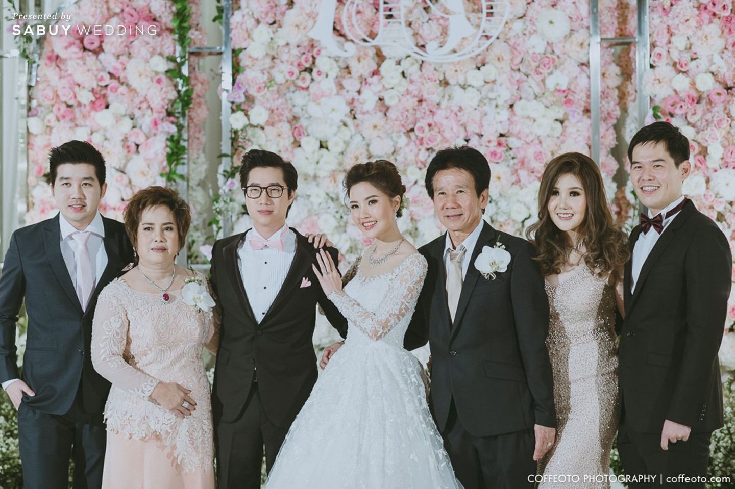 บ่าวสาว,ชุดบ่าวสาว,ครอบครัวบ่าวสาว,จัดดอกไม้งานแต่ง,รูปงานแต่ง รีวิวงานแต่งธีม Villa Wing โบยบินไปกับความรัก ท่ามกลางดอกไม้แสนหวาน @The St. Regis Bangkok