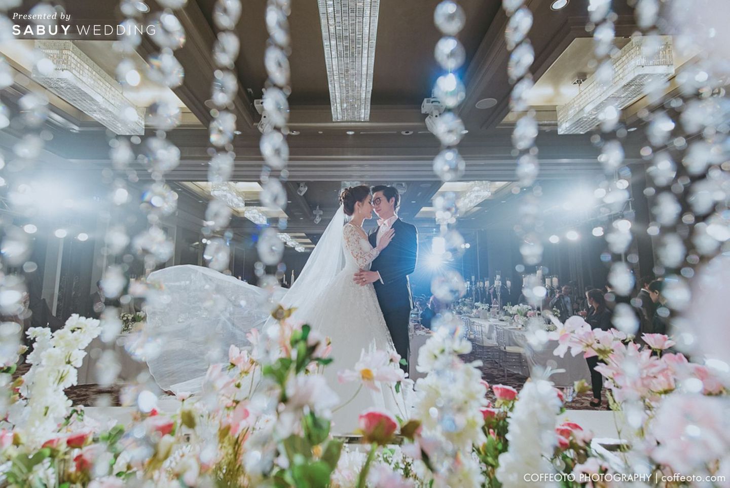 บ่าวสาว,รูปงานแต่ง รีวิวงานแต่งธีม Villa Wing โบยบินไปกับความรัก ท่ามกลางดอกไม้แสนหวาน @The St. Regis Bangkok