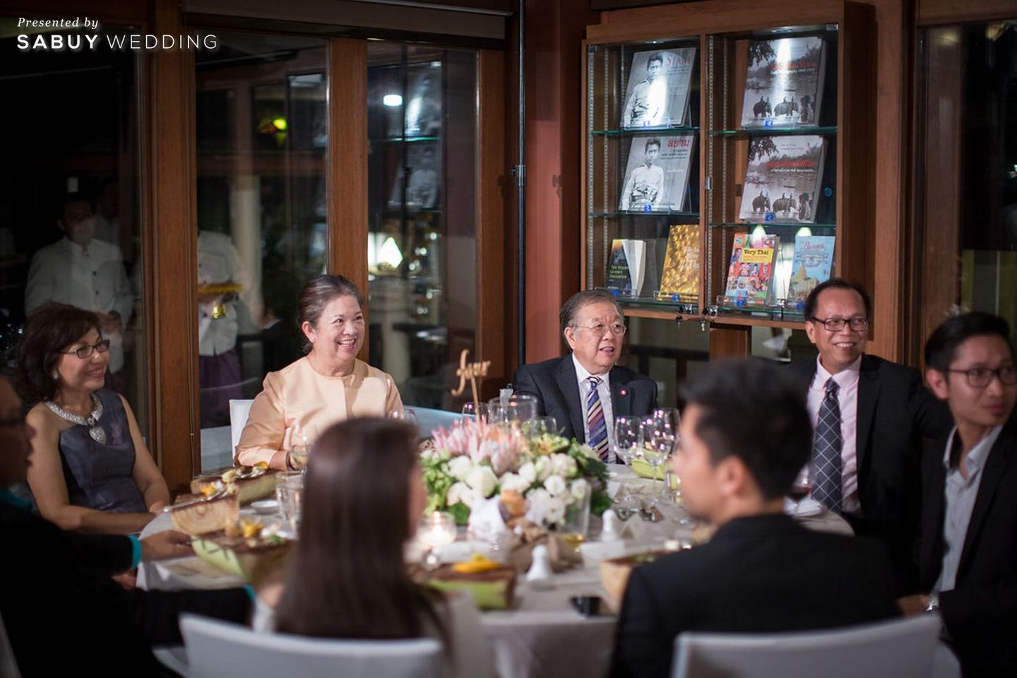 พิธีแต่งงาน,เรือนไทย,สถานที่แต่งงาน,ตกแต่งงานแต่ง,จัดดอกไม้งานแต่ง รีวิวงานแต่งเรือนไทยริมน้ำ มัดใจแขกต่างชาติ ด้วยบรรยากาศสุดคลาสสิก @วังจักรพงษ์