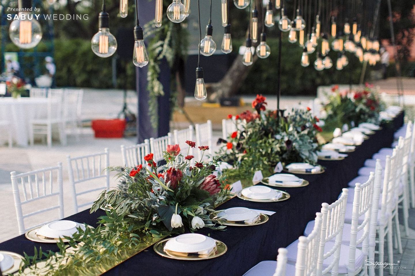 long-table,จัดดอกไม้งานแต่ง,ตกแต่งงานแต่ง 5 งานแต่งเอ้าท์ดอร์อบอุ่นอิ่มใจ จัดสไตล์ไหนก็ปัง