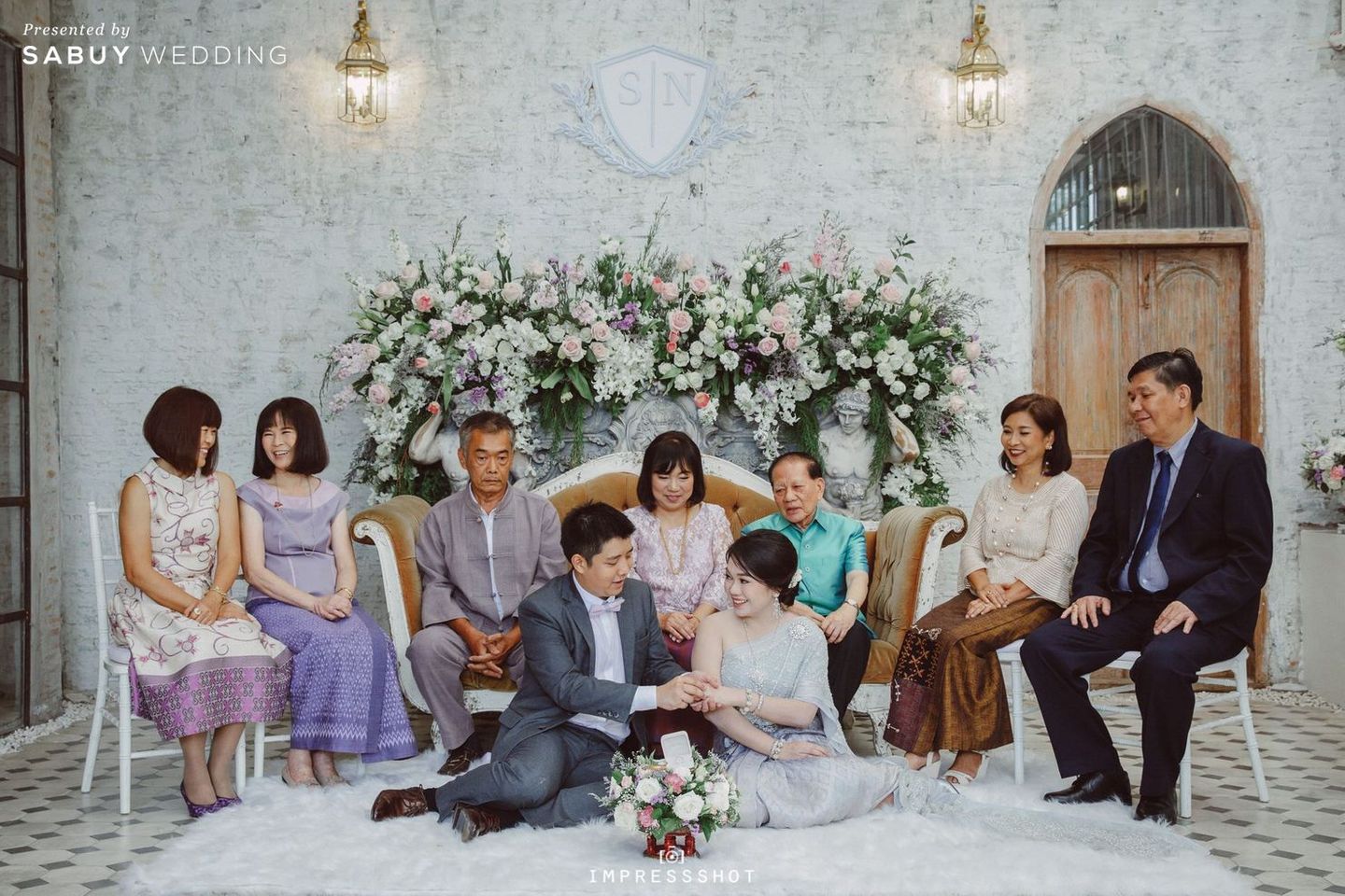 งานหมั้น,พิธีหมั้น,ครอบครัวบ่าวสาว,จัดดอกไม้งานแต่ง,ตกแต่งงานแต่ง,ชุดหมั้น รีวิวงานแต่งเรียบหรูดูสง่างาม แฝงความอ่อนหวานจากมวลดอกไม้ @Benedict Studio