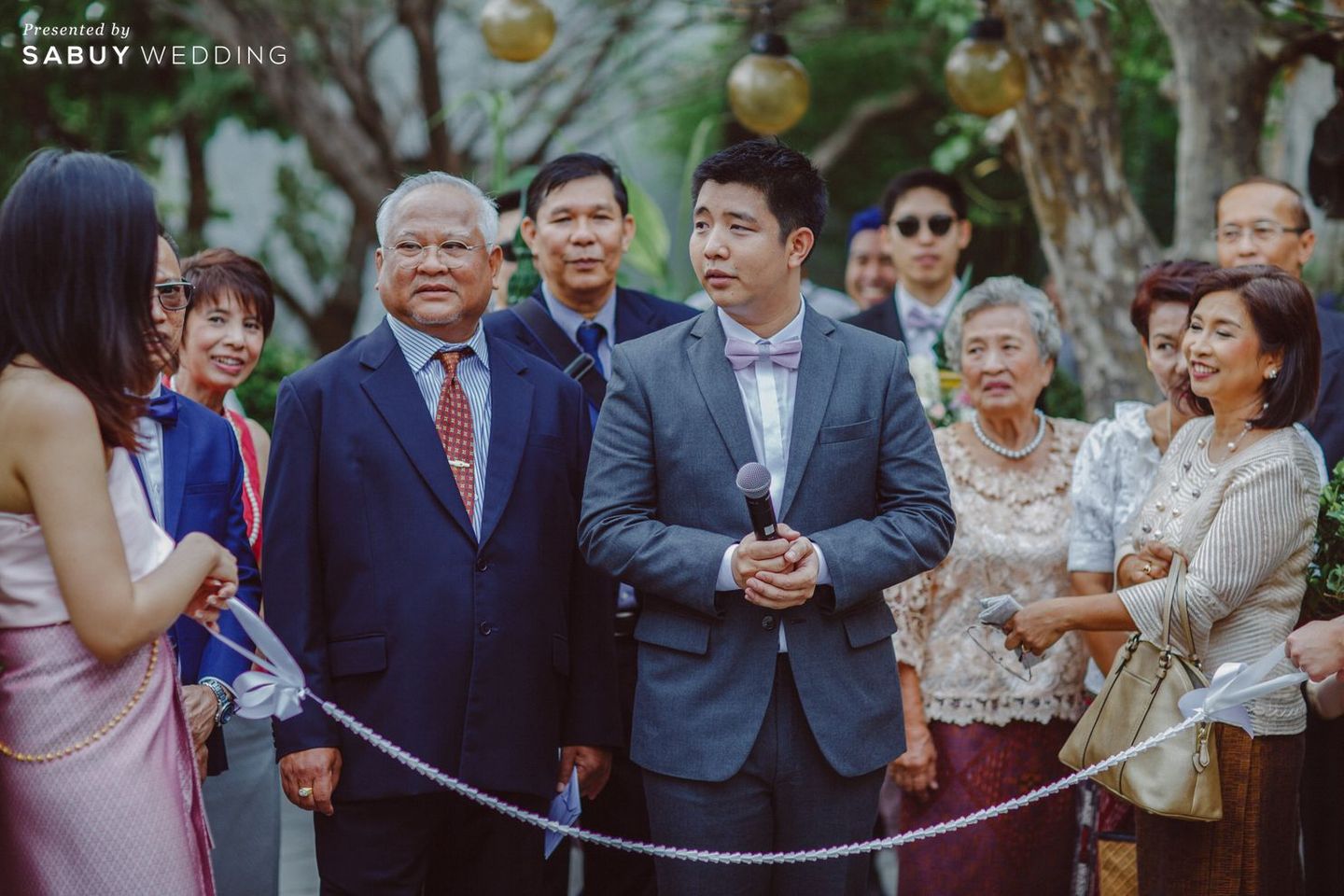 พิธีหมั้น,ประตูประตูทอง,ชุดหมั้น,ชุดเจ้าบ่าว รีวิวงานแต่งเรียบหรูดูสง่างาม แฝงความอ่อนหวานจากมวลดอกไม้ @Benedict Studio