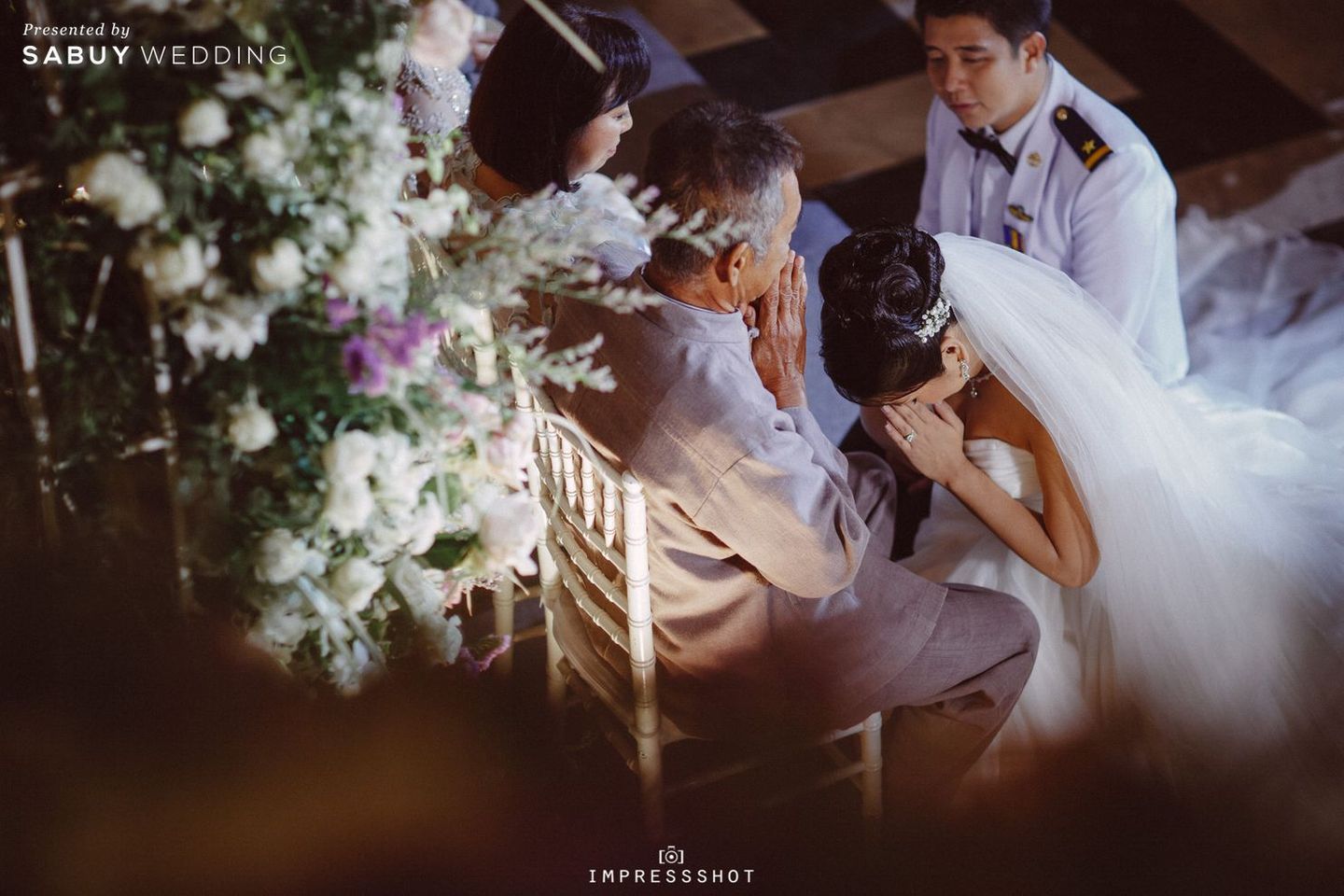 พิธีแต่งงาน,งานแต่งงาน,บ่าวสาว รีวิวงานแต่งเรียบหรูดูสง่างาม แฝงความอ่อนหวานจากมวลดอกไม้ @Benedict Studio