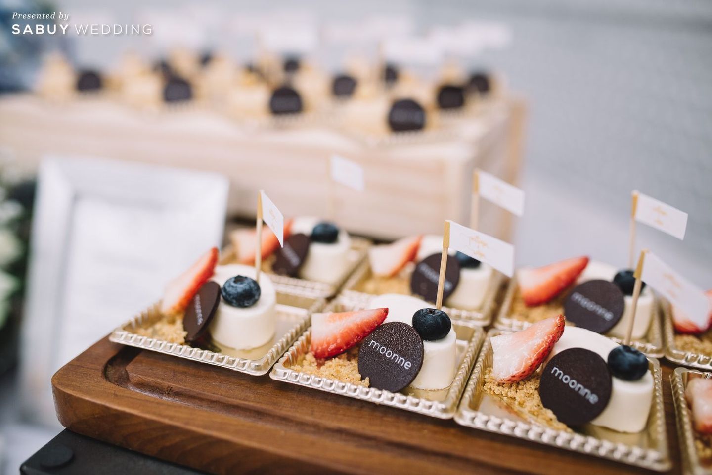 undefined รีวิวงานแต่งเป๊ะมีสไตล์ เก๋ตรงเรียบง่าย แต่ได้พรีเซ้นต์บ่าวสาว @VARAVELA