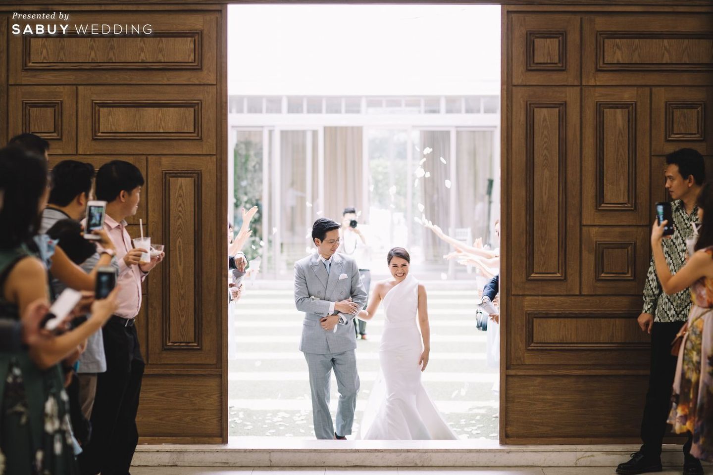 undefined รีวิวงานแต่งเป๊ะมีสไตล์ เก๋ตรงเรียบง่าย แต่ได้พรีเซ้นต์บ่าวสาว @VARAVELA