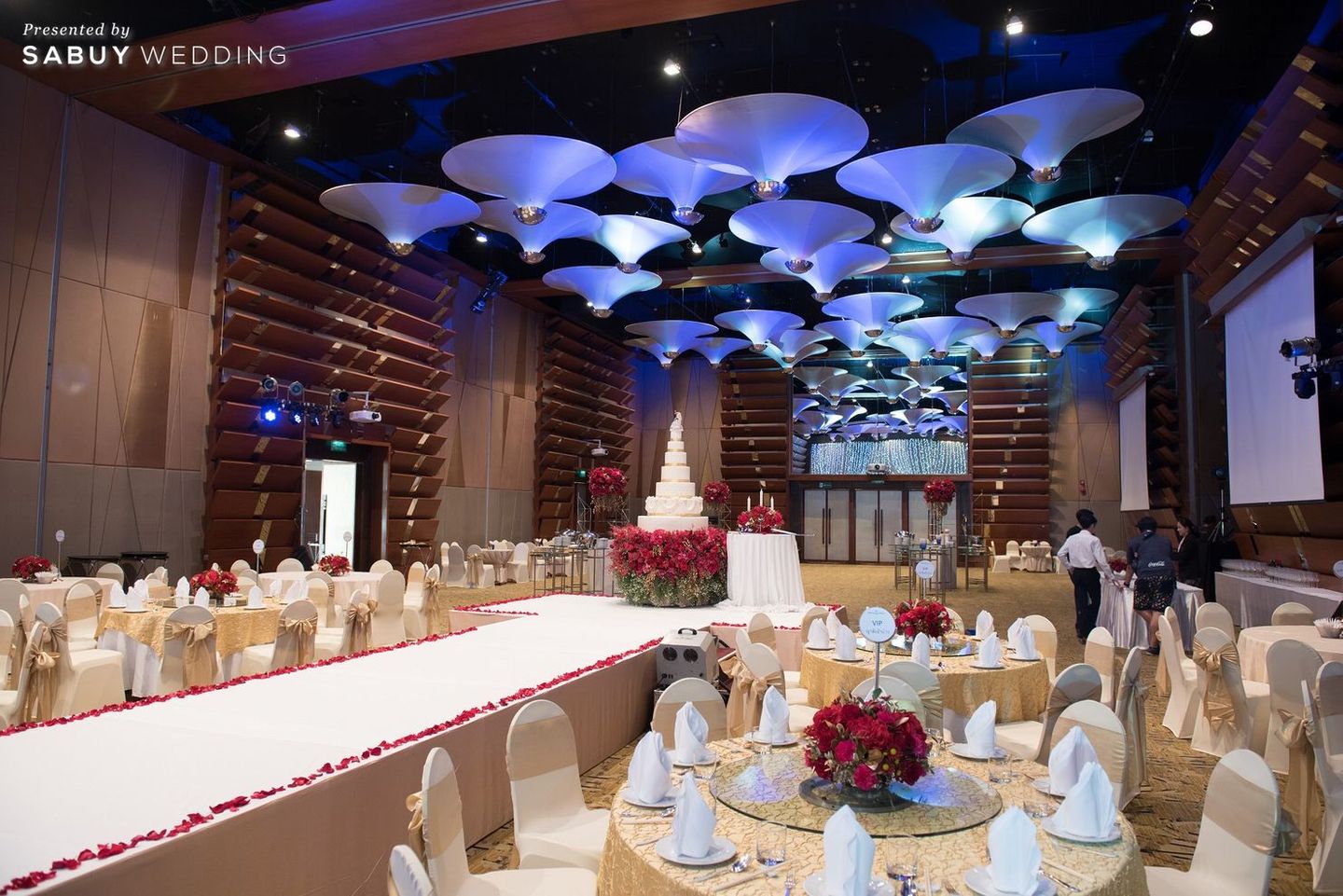 จัดดอกไม้งานแต่ง,ตกแต่งงานแต่ง,สถานที่แต่งงาน,สถานที่จัดงานแต่งงาน,โต๊ะจีน,backdrop งานแต่ง รีวิวงานแต่ง @Millennium Hilton หมั้น-อาฟเตอร์ ครบเบอร์นี้ ไม่ต้องใช้ Organizer!