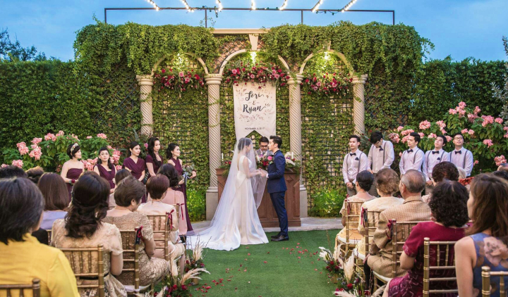 รีวิวงานแต่งธีม Navy & Berry สวมแหวนในสวน อบอวลด้วยบรรยากาศโรแมนติก @The Apothecary Venue