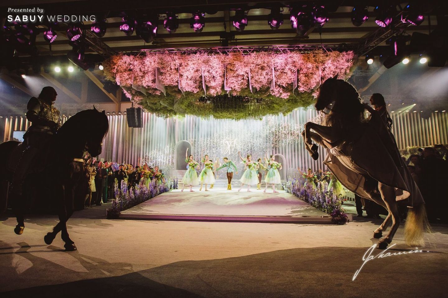 เจ้าสาว,เจ้าบ่าว,แต่งงาน,สถานที่จัดงานแต่งงาน,สถานที่แต่งงาน,ดอกไม้งานแต่งงาน,พร็อพงานแต่ง อลังการส่งท้ายปี งานแต่งทายาทคิงเพาเวอร์ คุณรักและคุณหนาม นักธุรกิจหนุ่มไฟแรง