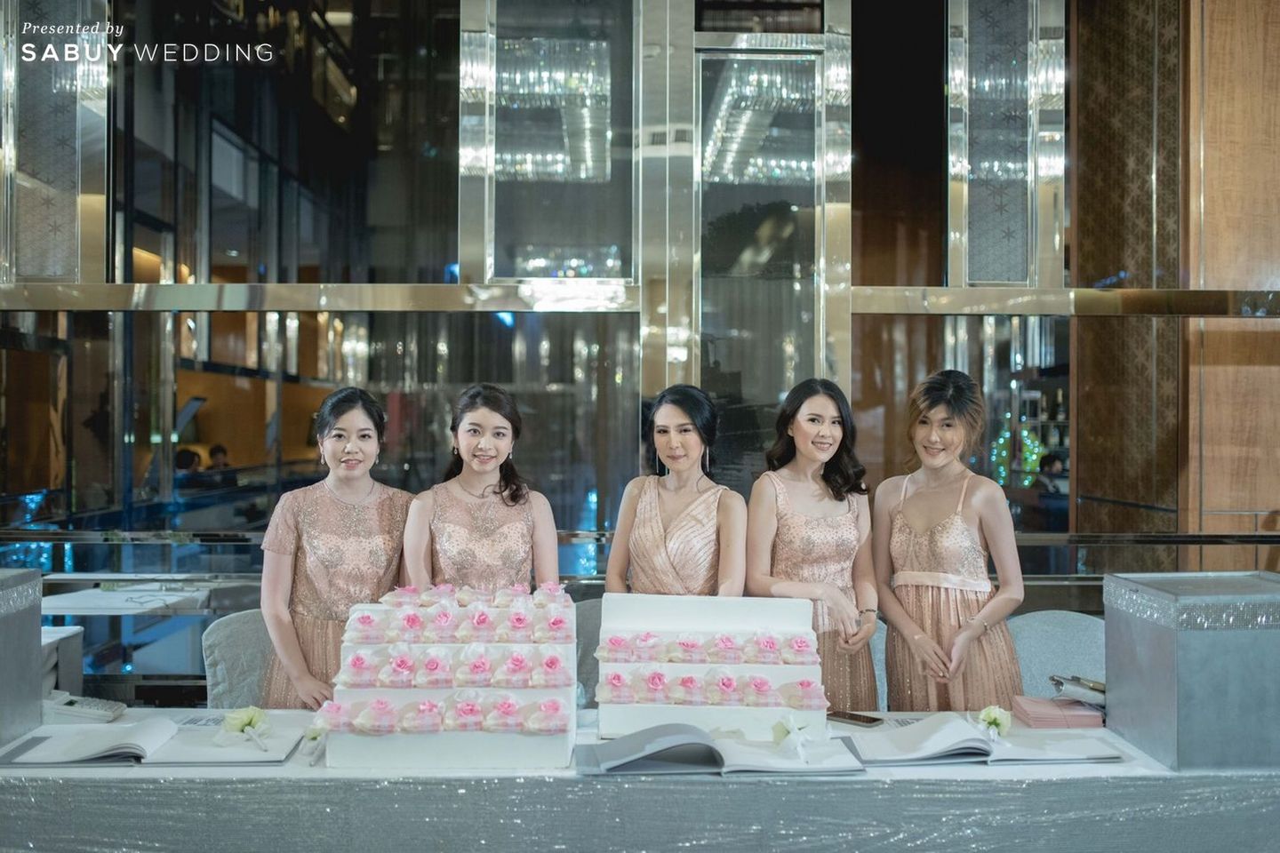 undefined รีวิวงานแต่งธีม Bling Bling Sparkling ในสถานที่แต่งงานสุดเพอร์เฟ็กต์ @Renaissance Bangkok