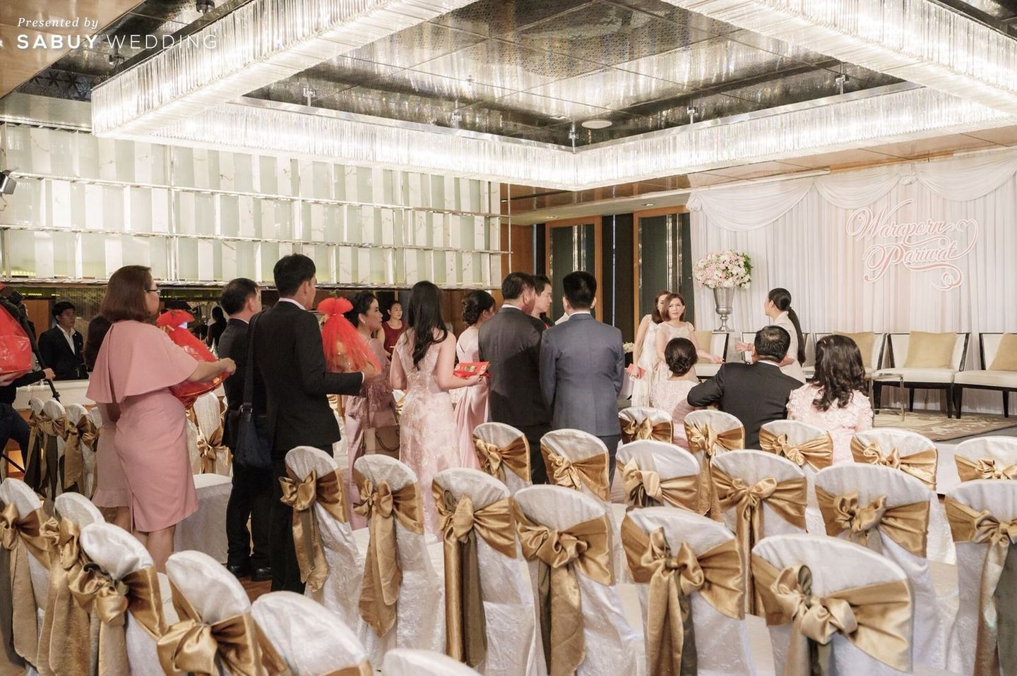 สถานที่แต่งงาน,โรงแรม,พิธีหมั้น,พิธีแต่งงานแบบไทย,ขบวนขันหมาก,แห่ขันหมาก รีวิวงานแต่งธีม Bling Bling Sparkling ในสถานที่แต่งงานสุดเพอร์เฟ็กต์ @Renaissance Bangkok