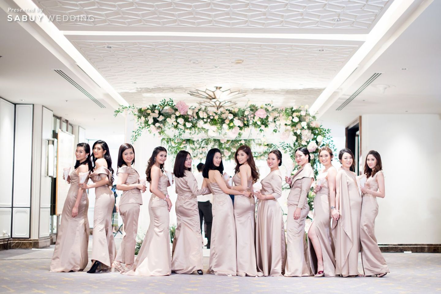 สถานที่แต่งงาน,โรงแรม,ตกแต่งงานแต่ง,จัดดอกไม้งานแต่ง,งานแต่งงาน,ซุ้มดอกไม้,เพื่อนเจ้าสาว,ชุดเพื่อนเจ้าสาว รีวิวงานแต่งมีดีไซน์ ไอเดียจัดเลี้ยงแบบ Standing Buffet @The Athenee Hotel