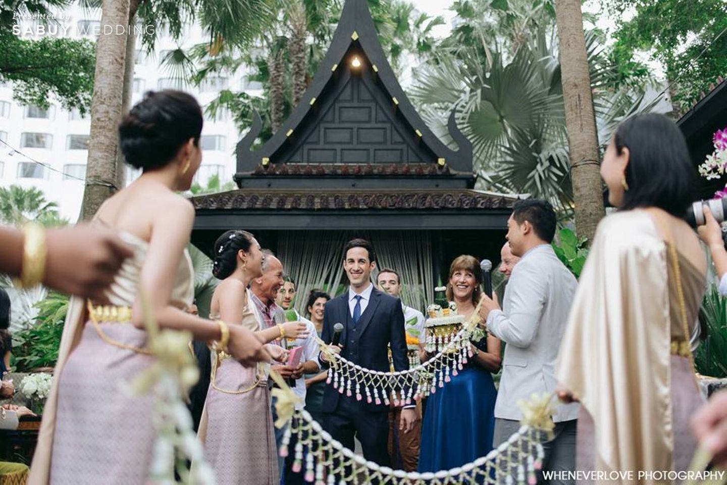 งานหมั้น,พิธีหมั้น,พิธีแต่งงาน,พิธีแต่งงานแบบไทย,แห่ขันหมาก,เจ้าบ่าว,เพื่อนเจ้าสาว,สถานที่แต่งงาน,สถานที่จัดงานแต่งงาน,Wheneverlove Photography,Shangri-La Hotel,Bangkok งานหมั้นพิธีไทย โดนใจฝรั่ง Photo by Wheneverlove Photography