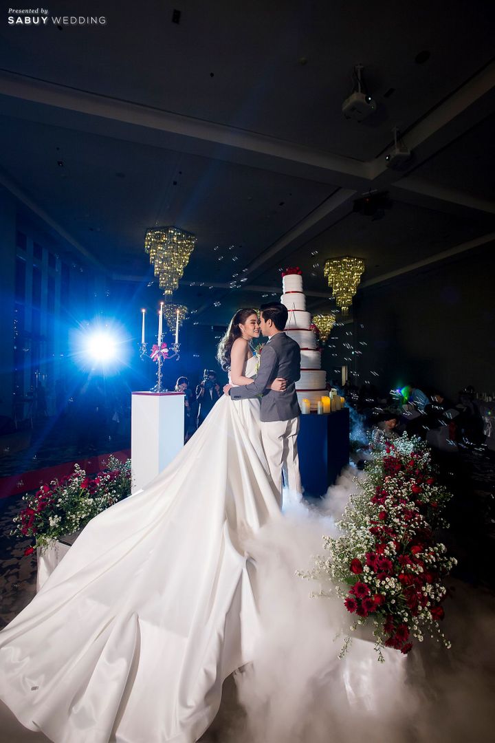 บ่าวสาว,ชุดแต่งงาน,ชุดเจ้าสาว,ชุดเจ้าบ่าว,สถานที่แต่งงาน,โรงแรม,พิธีแต่งงาน,ตกแต่งงานแต่ง,จัดดอกไม้งานแต่ง รีวิวงานแต่ง ธีมคู่สีสุดเก๋ Navy blue & Marsala @S31 Sukhumvit Hotel