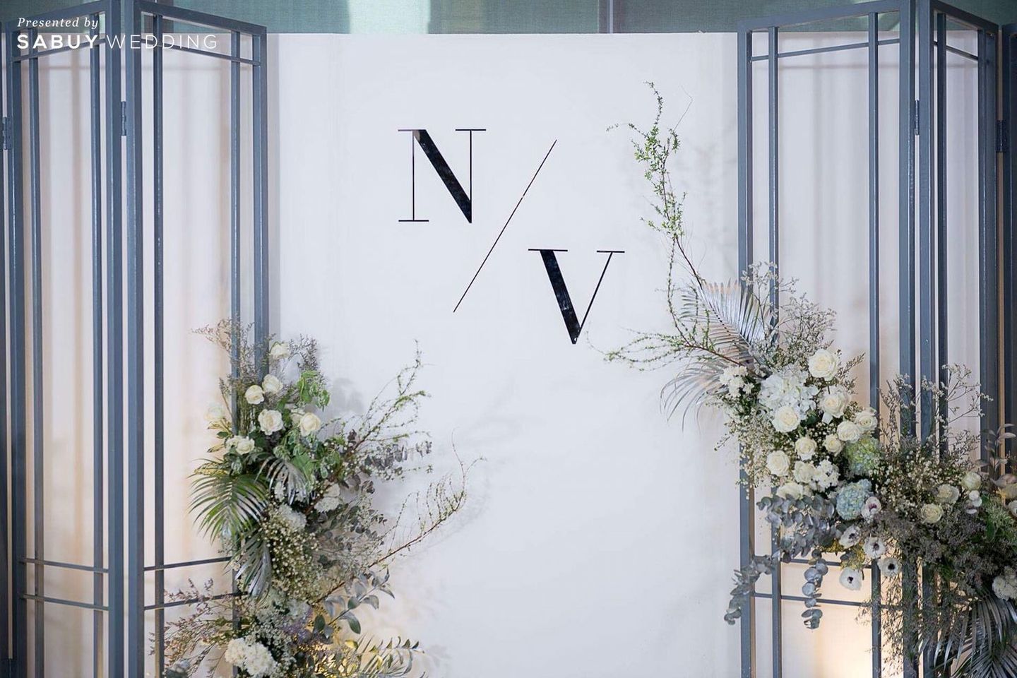 backdrop งานแต่ง,สถานที่แต่งงาน,ตกแต่งงานแต่ง,จัดดอกไม้งานแต่ง รีวิวงานแต่งมินิมอลดูดี ในสถานที่ Luxury Modern @The Okura Prestige Bangkok