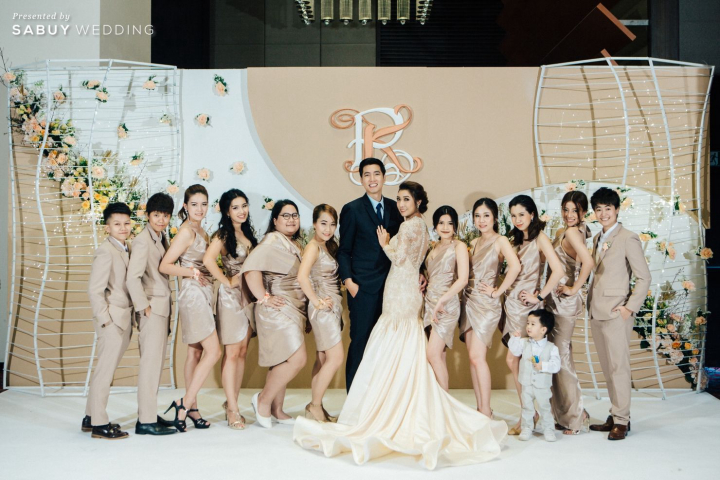 สถานที่แต่งงาน,สถานที่จัดงานแต่งงาน,โรงแรม,Millennium Hilton Bangkok hotel,Unseen Wedding Photo,งานแต่งงาน,บ่าวสาว,เพื่อนเจ้าสาว,แบคดรอป,backdrop งานแต่ง,ตกแต่งงานแต่ง Millennium Hilton ห้องบอลรูมสไตล์โมเดิร์น กับกิมมิคโคมไฟสุดเก๋