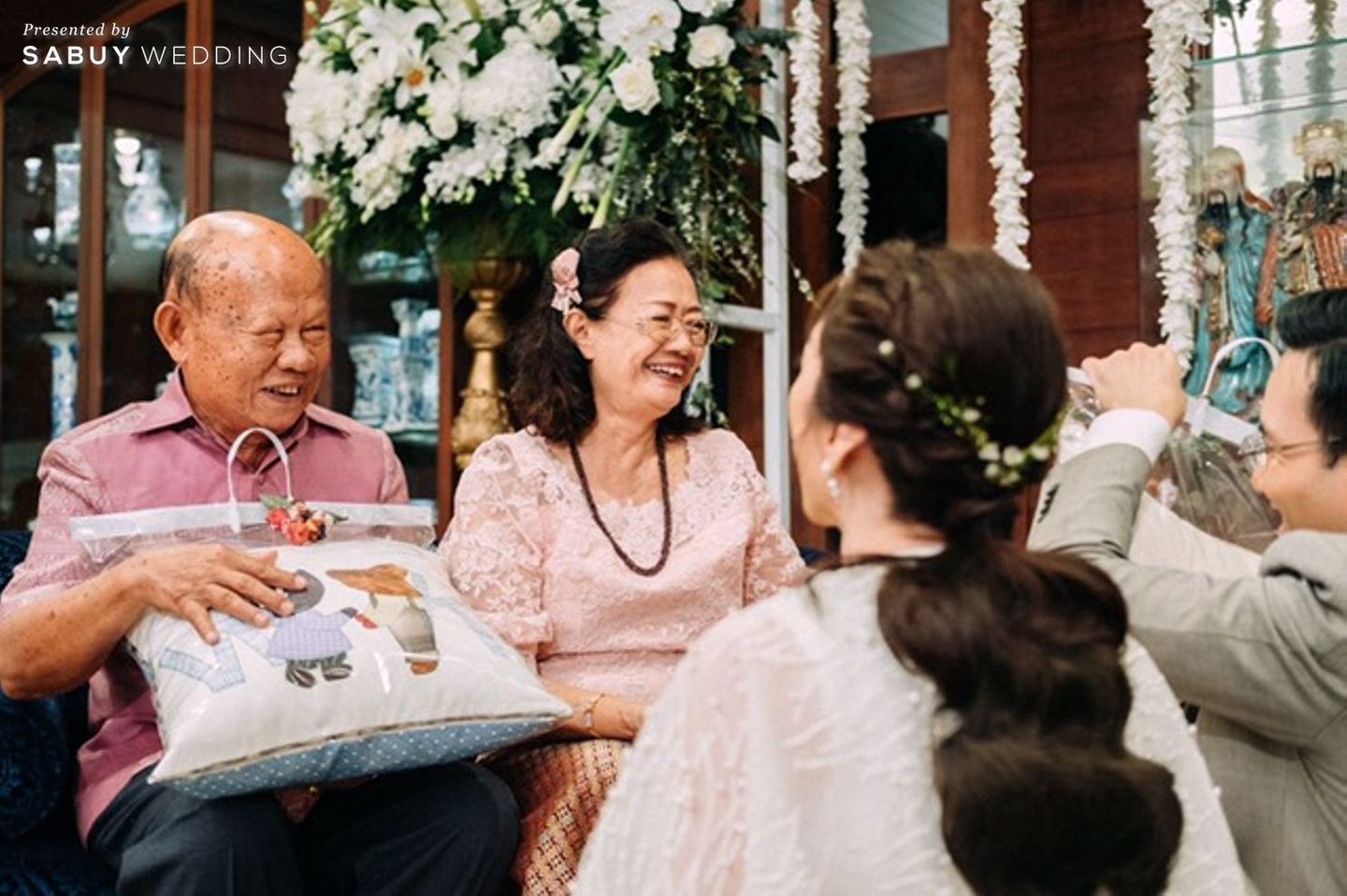 สถานที่แต่งงาน,เรือนไทย,พิธีแต่งงาน,เจ้าบ่าว,เจ้าสาว,ชุดเจ้าสาว,ของรับไหว้,ไอเดียของรับไหว้ รีวิวงานแต่งในสวนธีม Botanical มินิมอลแต่ดูอบอุ่น @Nai Lert Park Heritage Home