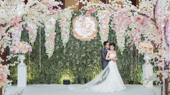 สถานที่แต่งงาน,สถานที่จัดงานแต่งงาน,โรงแรม,The Grand Fourwings Convention Hotel,งานแต่งงาน,บ่าวสาว,แบคดรอป,backdrop งานแต่ง,ตกแต่งงานแต่ง,จัดดอกไม้งานแต่ง,ดอกไม้ The Grand Fourwings ห้องใหญ่ไซส์อลัง กับไฮไลท์สุดเก๋ เวทีงานแต่งไฮโดรลิค