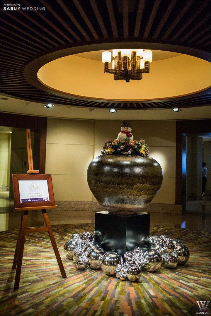 สถานที่แต่งงาน,โรงแรม รีวิวงานแต่งธีม Rose Gold สวยมีเสน่ห์ เก๋ด้วยพร็อพขนนก @Conrad Bangkok