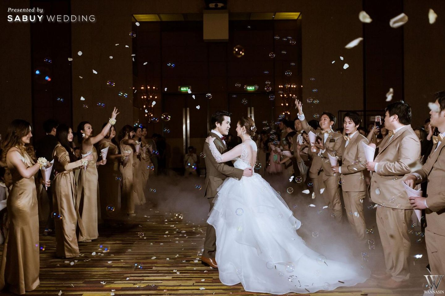 สถานที่แต่งงาน,โรงแรม,พิธีแต่งงาน,เจ้าบ่าว,เจ้าสาว,ชุดเจ้าสาว,เพื่อนเจ้าสาว,เพื่อนเจ้าบ่าว รีวิวงานแต่งธีม Rose Gold สวยมีเสน่ห์ เก๋ด้วยพร็อพขนนก @Conrad Bangkok