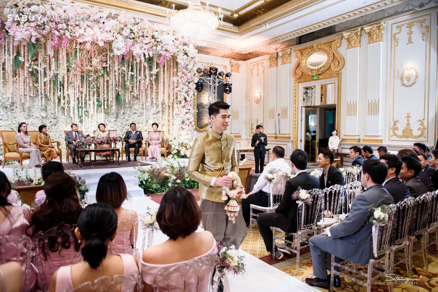 งานแต่งงาน,พิธีแต่งงานแบบไทย,ชุดไทยเจ้าสาว,เจ้าสาวเจ้าบ่าว,สถานที่แต่งงาน,โรงแรม,ตกแต่งงานแต่ง,จัดดอกไม้งานแต่ง รีวิวงานแต่งสุดอบอุ่นแห่งปี ‘We are Family’ งานนี้ห้อมล้อมด้วยรัก @Mandarin Oriental