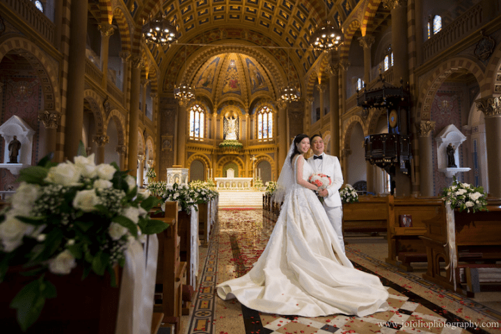 งานแต่งในโบสถ์ อบอุ่น อิ่มใจด้วยรอยยิ้มบ่าวสาว Photo by JofolioPhotography