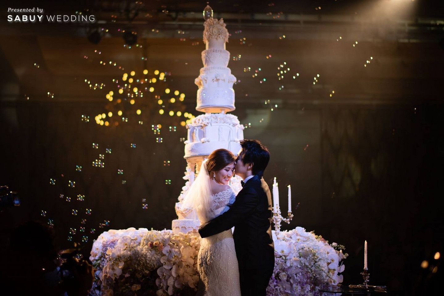 TonnamLamtan,Siam Kempinski Hotel,Chic palnner,รูปงานแต่ง,งานแต่งงาน,สถานที่แต่งงาน,สถานที่จัดงานแต่งงาน,โรงแรม,ตกแต่งงานแต่ง,งานเลี้ยง,จัดดอกไม้งานแต่ง,พิธีแต่งงาน,เค้กแต่งงาน,เค้กงานแต่ง,เค้ก,เจ้าบ่าว,เจ้าสาว จัดเต็มความ Luxury ให้งานแต่งงาน ด้วยคริสตัลสุดตระการตา Photo by TonnamLamtan