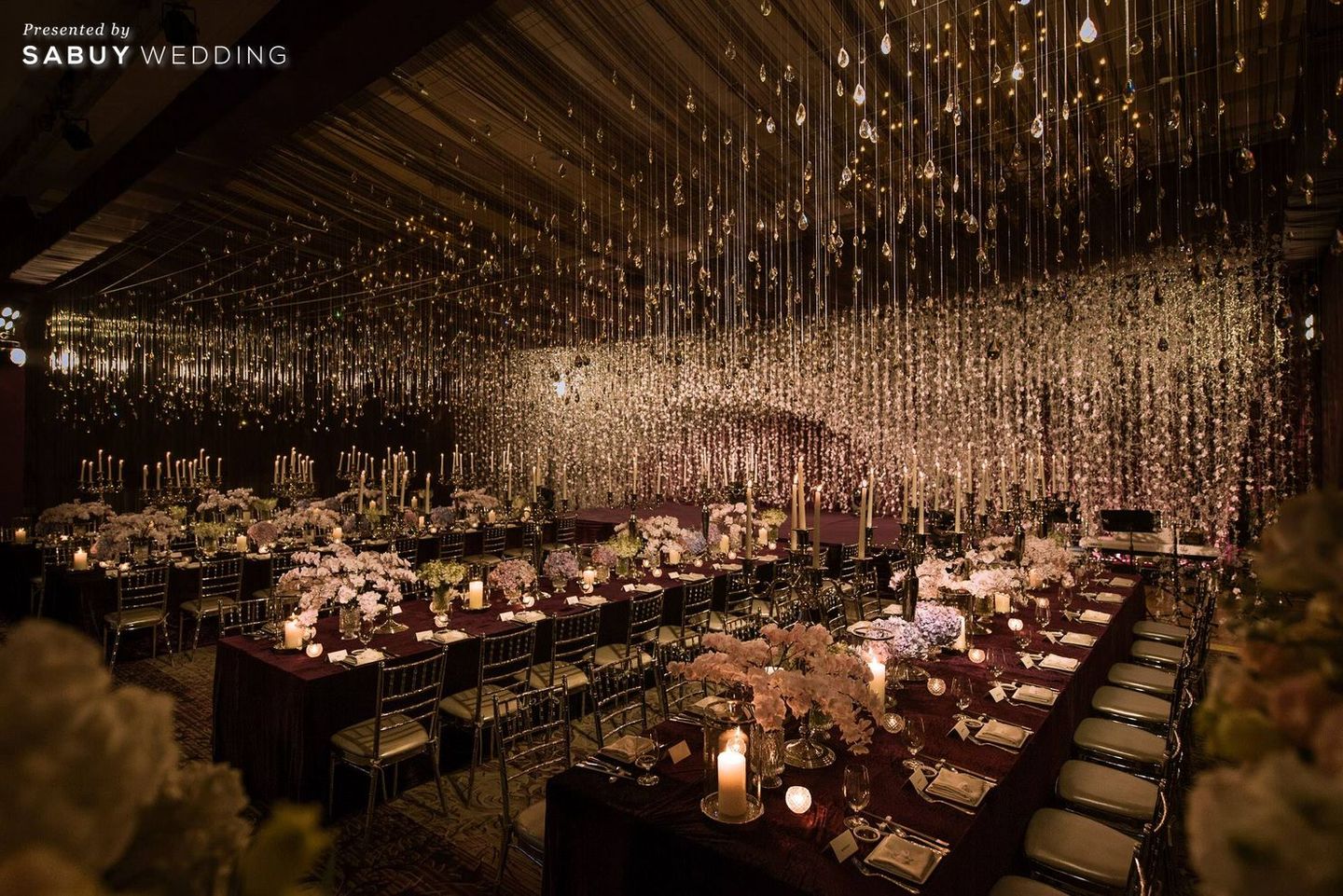 TonnamLamtan,Siam Kempinski Hotel,Chic palnner,รูปงานแต่ง,งานแต่งงาน,เวทีงานแต่ง,สถานที่แต่งงาน,สถานที่จัดงานแต่งงาน,โรงแรม,ตกแต่งงานแต่ง,งานเลี้ยง,จัดดอกไม้งานแต่ง จัดเต็มความ Luxury ให้งานแต่งงาน ด้วยคริสตัลสุดตระการตา Photo by TonnamLamtan