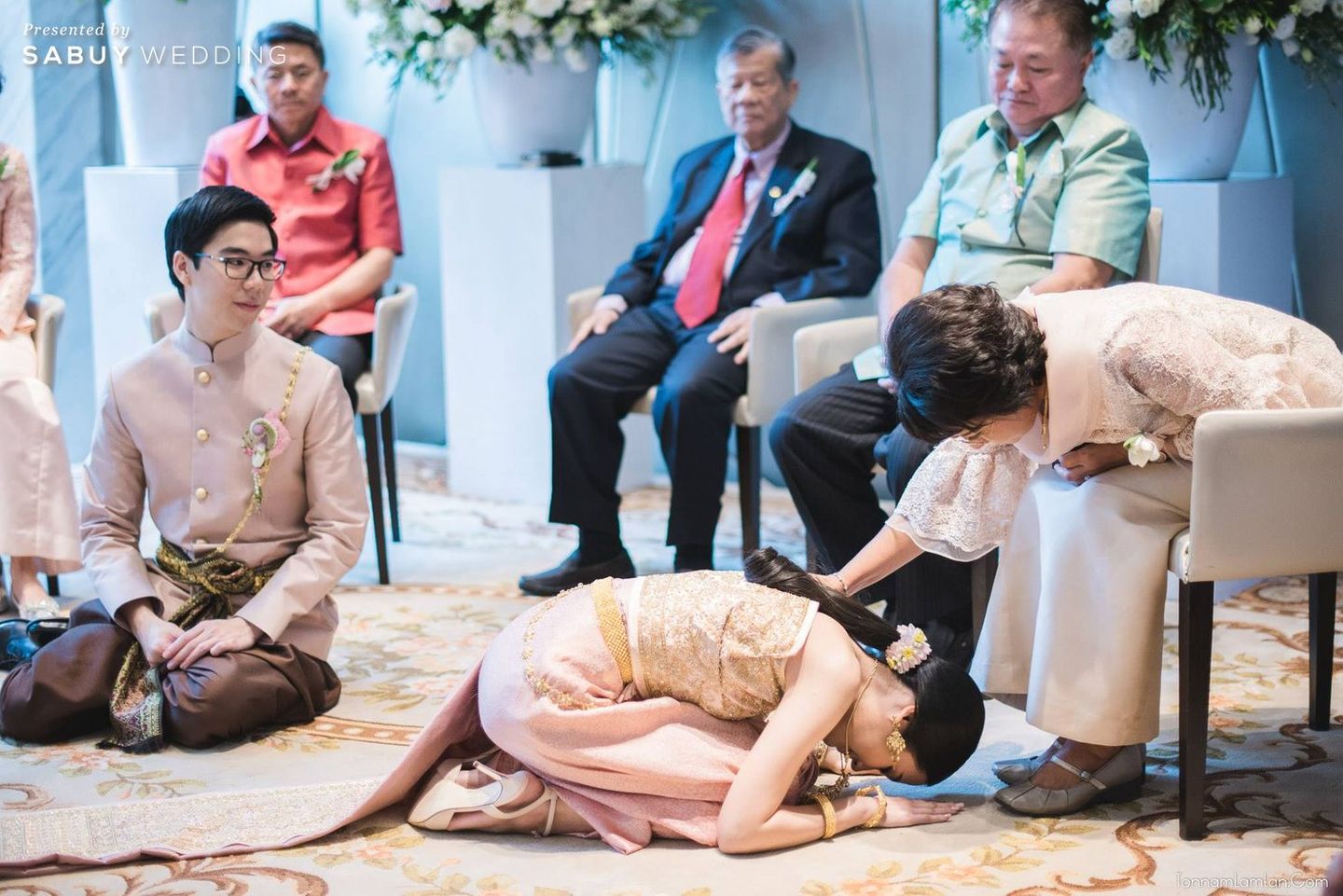 งานแต่งงาน,งานหมั้น,พิธีหมั้น,พิธีแต่งงาน,รูปงานแต่ง,เจ้าสาว,แม่เจ้าสาว,เจ้าบ่าว,ช่างภาพ,ช่างภาพงานแต่ง,ช่างภาพแต่งงาน,TonnamLamtan 12 รูปงานแต่ง โมเม้นต์แม่ลูกสุดประทับใจ