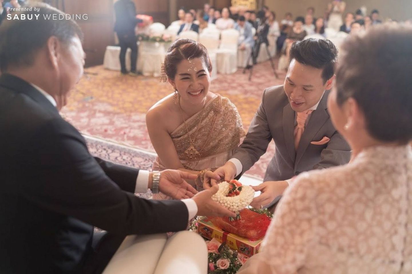 เจ้าสาว,เจ้าบ่าว,ชุดแต่งงาน,ชุดไทย,พิธีหมั้น รีวิวงานแต่งโรแมนติก ในธีมสุดชิค Sparkle Night @ Royal Orchid Sheraton Hotel & Towers