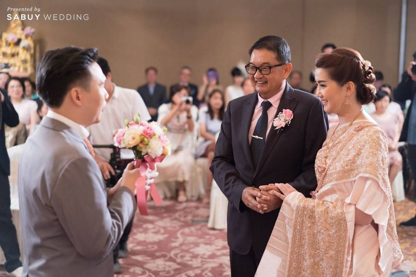 เจ้าสาว,เจ้าบ่าว,ชุดแต่งงาน,ชุดไทย,พิธีหมั้น รีวิวงานแต่งโรแมนติก ในธีมสุดชิค Sparkle Night @ Royal Orchid Sheraton Hotel & Towers