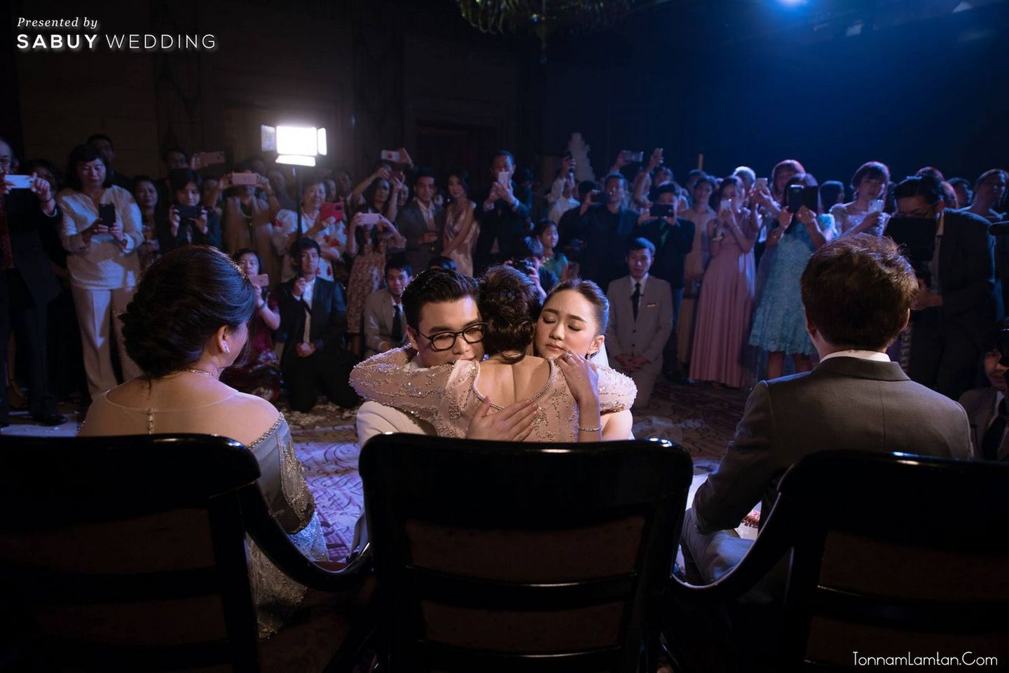 TonnamLamtan,Siam Kempinski Hotel,งานแต่งงาน,เจ้าบ่าว,เจ้าสาว,พิธีแต่งงาน,สถานที่แต่งงาน,สถานที่จัดงานแต่งงาน,โรงแรม,ช่างภาพงานแต่ง,ช่างภาพ,ช่างภาพแต่งงาน งานแต่งสวยเริ่ดอลังการ ประดับประดาด้วยคริสตัลบอล photo by TonnamLamtan