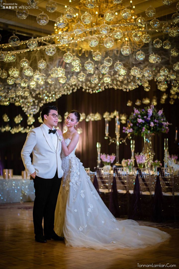 TonnamLamtan,Siam Kempinski Hotel,ช่างภาพงานแต่ง,ช่างภาพ,ช่างภาพแต่งงาน,งานแต่งงาน,เจ้าบ่าว,เจ้าสาว,ตกแต่งงานแต่ง,พร็อพ,คริสตัล,สถานที่แต่งงาน,สถานที่จัดงานแต่งงาน,โรงแรม งานแต่งสวยเริ่ดอลังการ ประดับประดาด้วยคริสตัลบอล photo by TonnamLamtan