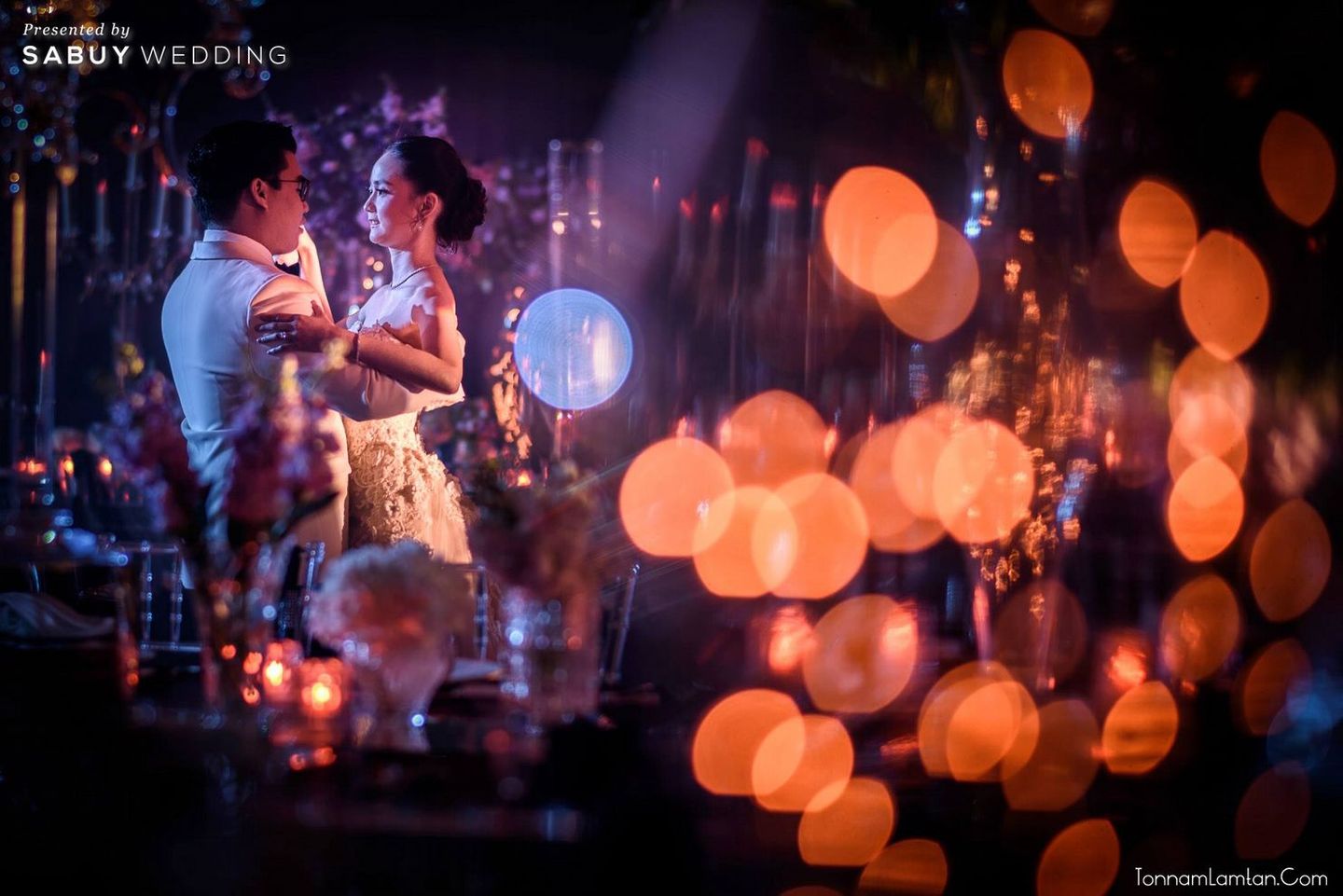 TonnamLamtan,Siam Kempinski Hotel,งานแต่งงาน,เจ้าบ่าว,เจ้าสาว,ตกแต่งงานแต่ง,พร็อพ,คริสตัล,สถานที่แต่งงาน,สถานที่จัดงานแต่งงาน,โรงแรม,ช่างภาพงานแต่ง,ช่างภาพ,ช่างภาพแต่งงาน งานแต่งสวยเริ่ดอลังการ ประดับประดาด้วยคริสตัลบอล photo by TonnamLamtan