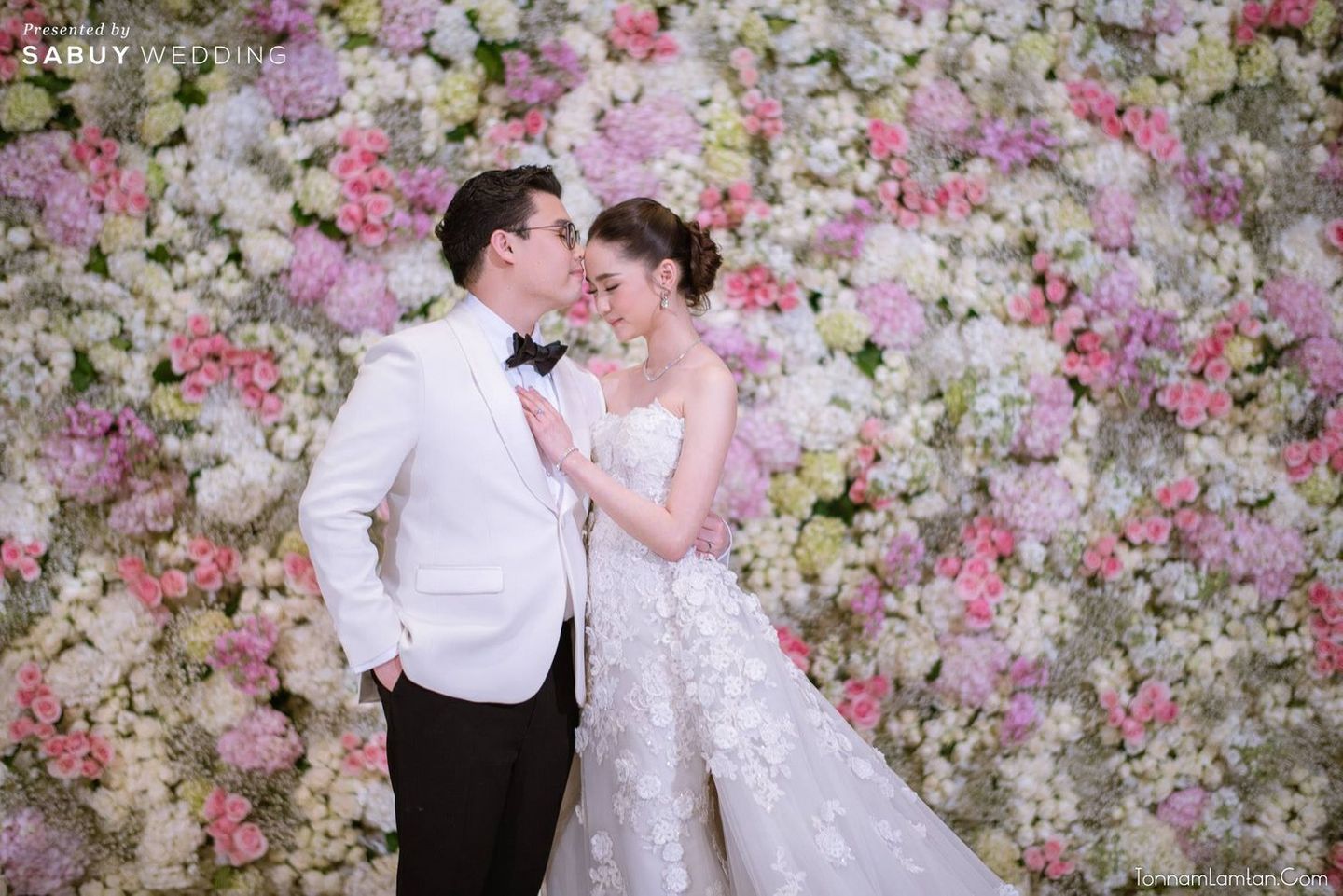 TonnamLamtan,Siam Kempinski Hotel,ช่างภาพงานแต่ง,ช่างภาพ,ช่างภาพแต่งงาน,งานแต่งงาน,เจ้าบ่าว,เจ้าสาว,ตกแต่งงานแต่ง,จัดดอกไม้งานแต่ง,พร็อพ,ดอกไม้,แบคดรอป,Backdrop งานแต่ง,สถานที่แต่งงาน,สถานที่จัดงานแต่งงาน,โรงแรม งานแต่งสวยเริ่ดอลังการ ประดับประดาด้วยคริสตัลบอล photo by TonnamLamtan