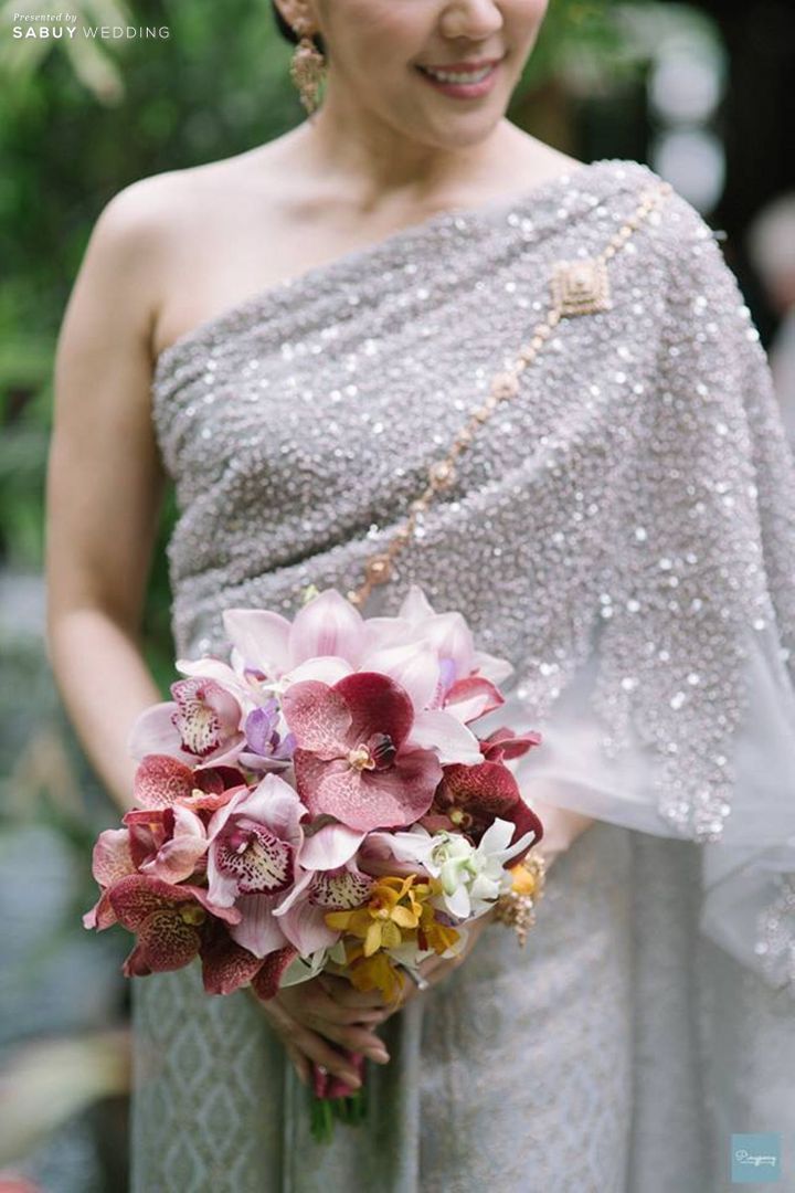การ์ดแต่งงาน พรีเวดดิ้ง ชุดเจ้าสาว งานหมั้น backdrop งานแต่ง wedding planner organizer จัดดอกไม้งานแต่ง ชุดหมั้น สถานที่จัดงานแต่งงาน ร้านเช่าชุดแต่งงาน ช่างภาพงานแต่ง สถานที่ถ่ายพรีเวดดิ้ง รูปงานแต่ง พิธีหมั้น organizer planner ถ่ายรูปแต่งงาน รับจัดเลี้ยง สถานที่จัดงานแต่งงานเล็ก review งานแต่งงาน งานแต่ง outdoor ชุดบ่าวสาว งานแต่งตอนเช้า เวทีงานแต่ง งานแต่งชายทะเล งานแต่งริมทะเล ถ่ายภาพพรีเวดดิ้ง เรือนไทย ริมน้ำ งานแต่งริมทะเล งานแต่งในสวน แพคเกจแต่งงาน 40 ไอเดียช่อดอกไม้ Inspiration จากเจ้าสาวตัวจริง