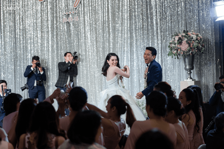  รีวิวงานแต่งหวานด้วยดอกไม้ สวยละมุนใจในธีมชมพูทอง @ Reniassance bangkok ratchaprasong  hotel
