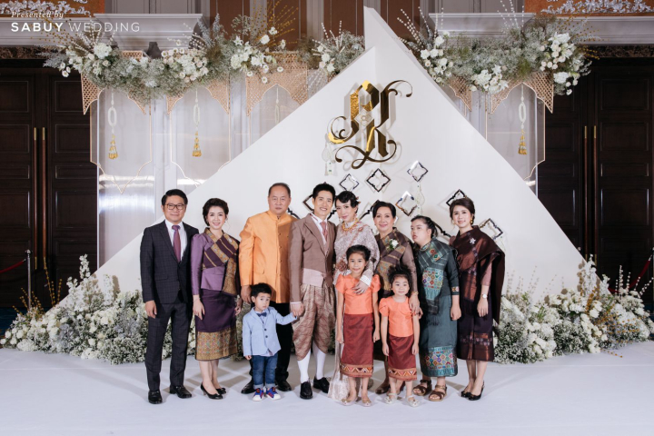 แบคดรอป,backdrop,เจ้าบ่าว,เจ้าสาว,ตกแต่งงานแต่ง,weddingplanner รีวิวงานแต่งไทยประยุกต์ สวยคลาสสิกด้วยโทนขาวทอง @ The Berkeley Hotel Pratunam