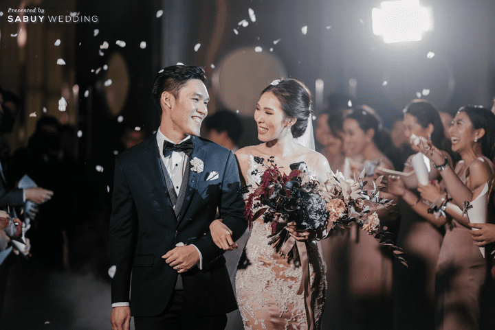 แต่งงาน,ช่อดอกไม้เจ้าสาว,พิธีแต่งงาน รีวิวงานแต่งสุดโมเดิร์นของบ่าวสาวสายปาร์ตี้ เก๋ด้วยสี Rose Gold & Taupe @ W Bangkok