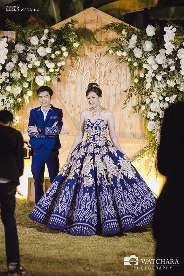  “สุวรรณบุพผาคราม” ชุดเจ้าสาวเมืองสกลฯ สวยออร่า งามสง่าแม้ไม่ใช่ชุดสีขาว