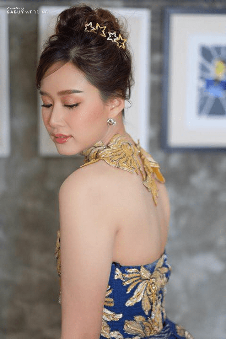  “สุวรรณบุพผาคราม” ชุดเจ้าสาวเมืองสกลฯ สวยออร่า งามสง่าแม้ไม่ใช่ชุดสีขาว