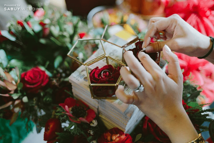  Decoration งานแต่งเรียบง่าย สวยมีสไตล์ด้วยดอกไม้ธีมแดง by Serendipity Wedding House