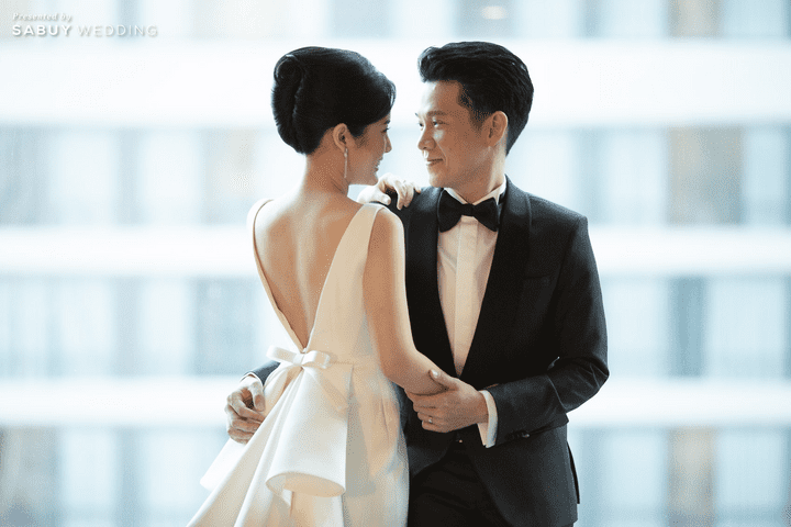  รีวิวงานแต่งสวยชิค โรแมนติกไปกับงานหมั้นแสง Daylight @ Bangkok Marriott Marquis Queen's Park