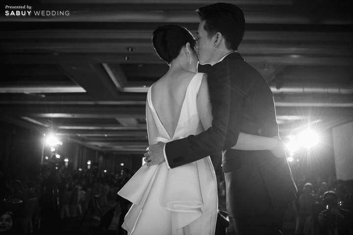  รีวิวงานแต่งสวยชิค โรแมนติกไปกับงานหมั้นแสง Daylight @ Bangkok Marriott Marquis Queen's Park
