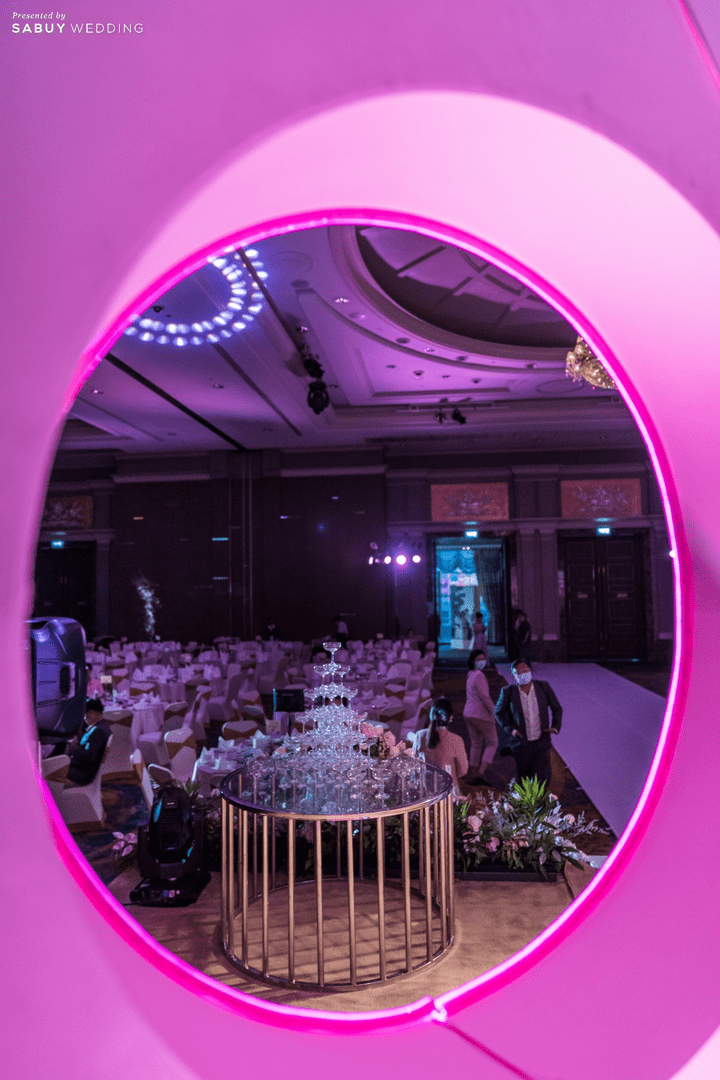  รีวิวงานแต่ง ธีม Silver - Pink ใช้ Lighting ตกแต่งแทนดอกไม้ @The Berkeley Hotel Pratunam