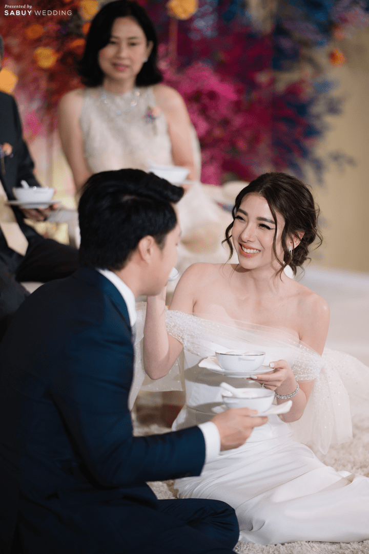  รีวิวงานหมั้นสีสันสดใส โดดเด่นจากดอกไม้มากกว่า 50 ชนิด @ Park Hyatt Bangkok