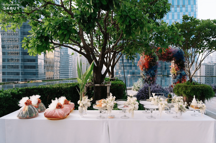  รีวิวงานหมั้นสีสันสดใส โดดเด่นจากดอกไม้มากกว่า 50 ชนิด @ Park Hyatt Bangkok